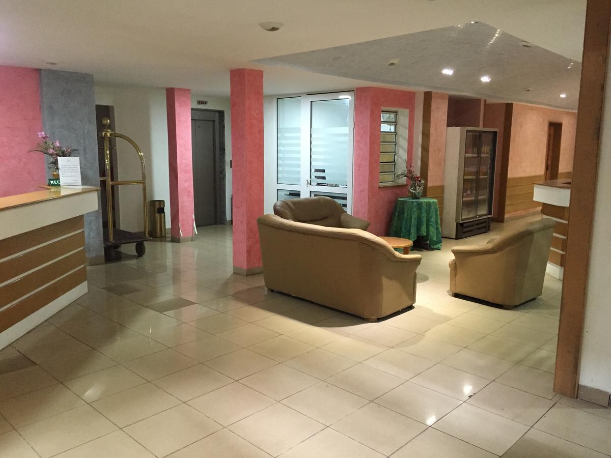 White Palace Hotel Antananarivo Bagian luar foto