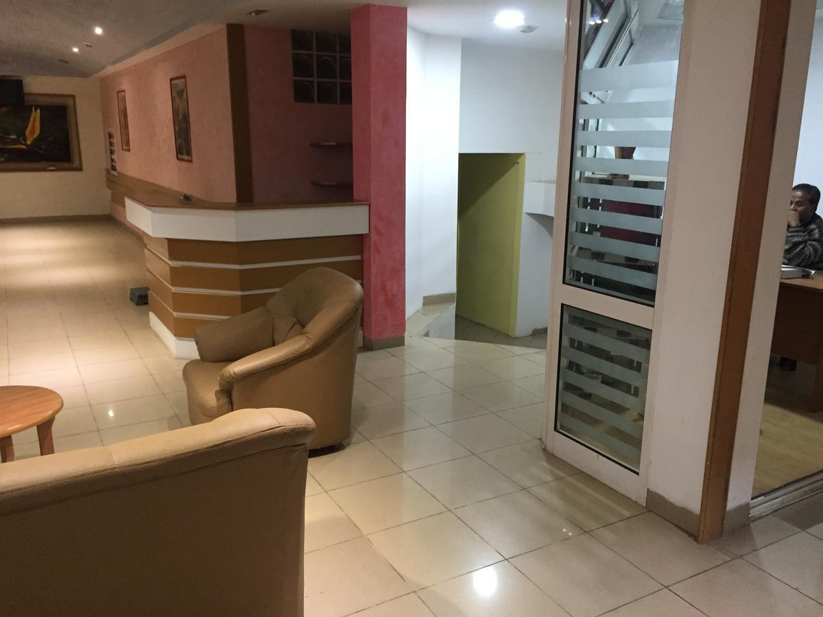White Palace Hotel Antananarivo Bagian luar foto