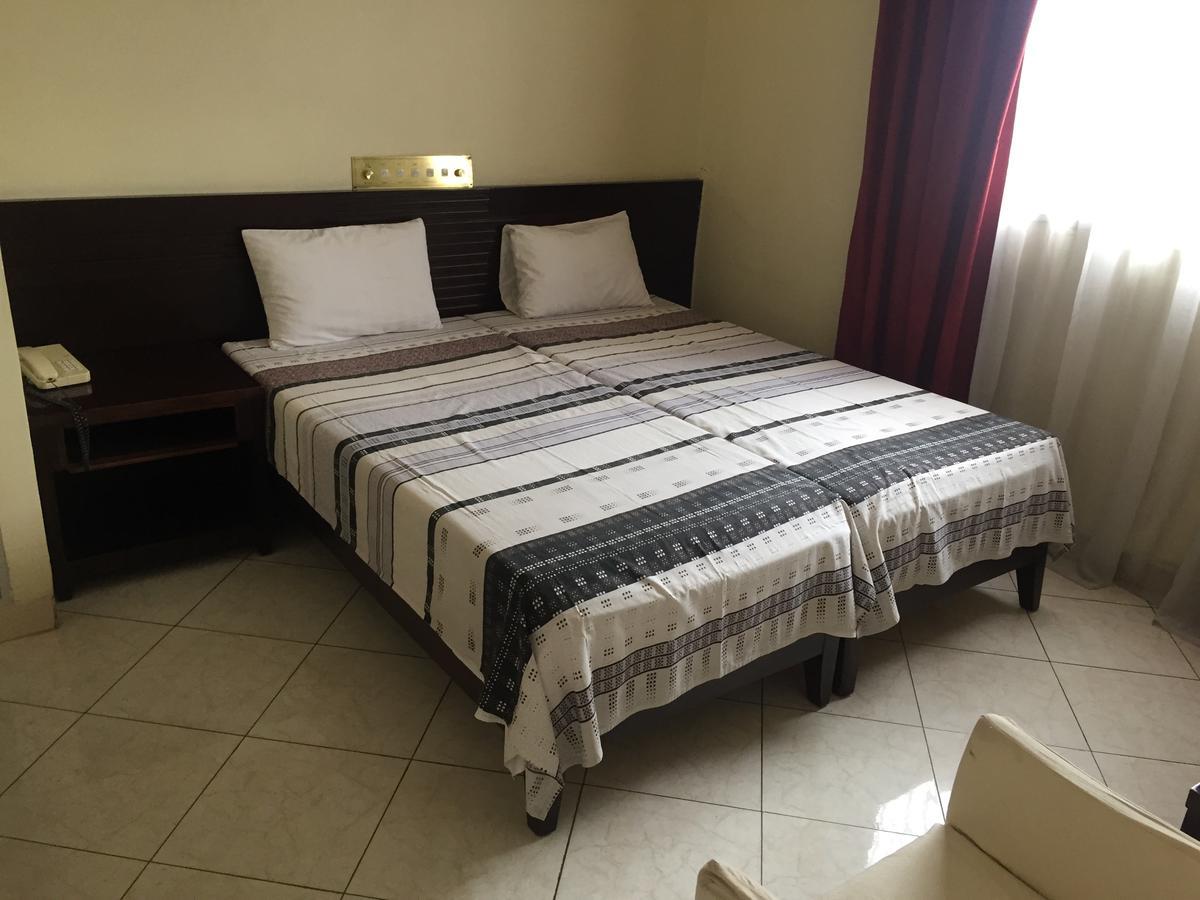 White Palace Hotel Antananarivo Bagian luar foto