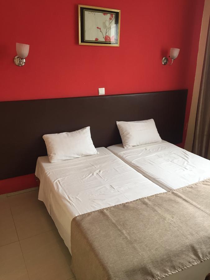 White Palace Hotel Antananarivo Bagian luar foto